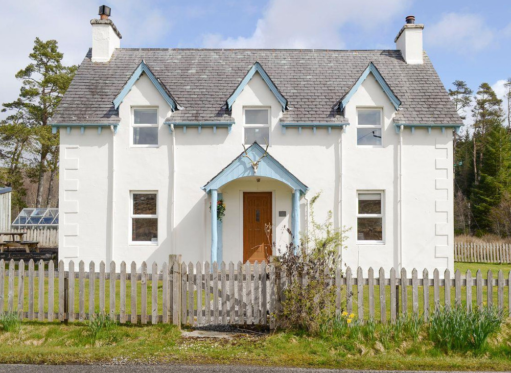 Glenrossal Cottages in Lairg, Highlands