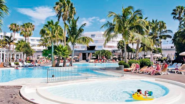 The swimming pool at ClubHotel Riu Paraiso Lanzarote Resort, Playa de los Pocillos