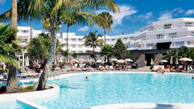 The swimming pool at ClubHotel Riu Paraiso Lanzarote Resort, Playa de los Pocillos